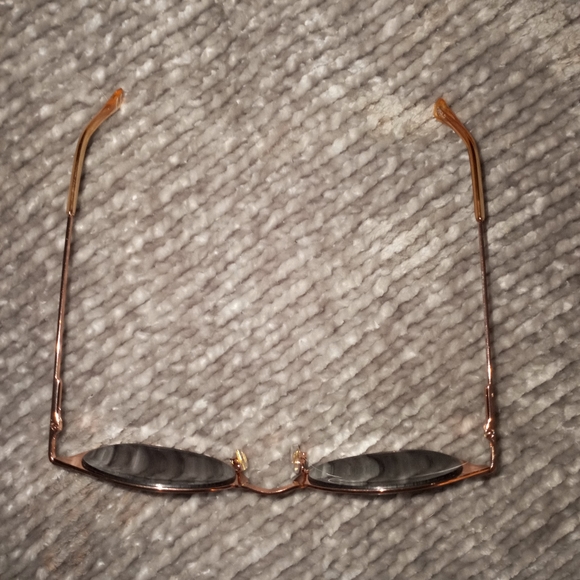 Pink Mirrored Aviator Sun Glasses - Picture 5 of 7